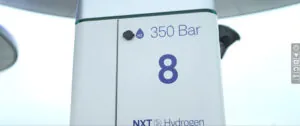 Vrachtwagens tanken waterstof op 350 bar